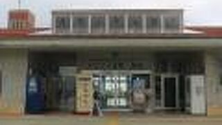 斎場御嶽の駐車場と入場券売り場になってます