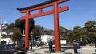 八幡宮の入り口にあります