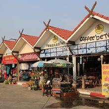 駅前ロータリーにある売店