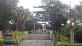 たくさんの慰霊の銅像がありました