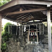 岩の祠