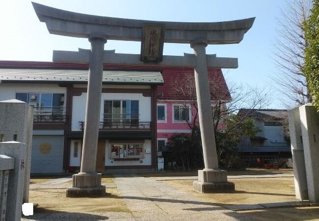 西新井の地に鎮座する氷川神社