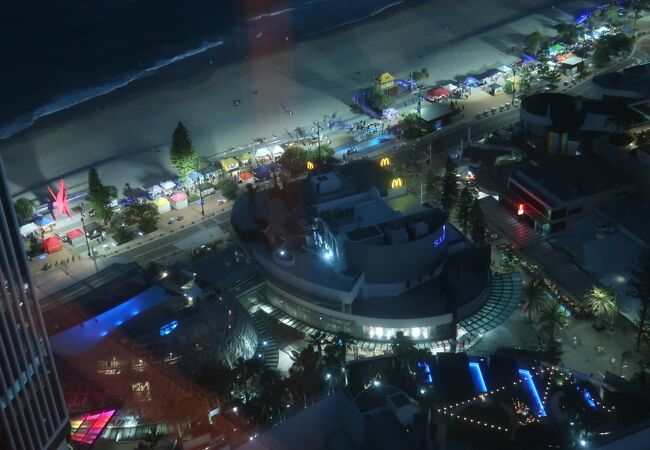 サーファーズ パラダイス ビーチフロント マーケット