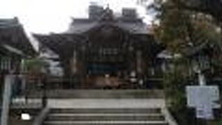 ８０６年創建と伝わる神社