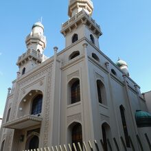 白亜の巨大建築