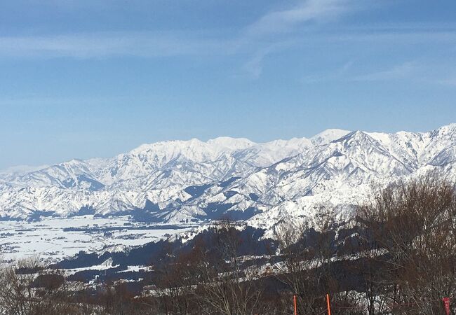 壮大な景色を眺めながらのスキー場