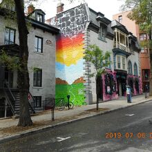 カラフルな壁絵