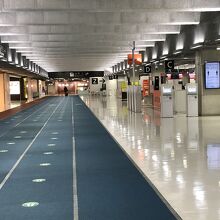 空港職員しかいません