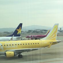 カラフルな旅客機