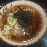 都内屈指の立ち食いそばの人気店