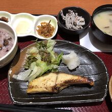 ひらすの西京焼きと貝汁定食