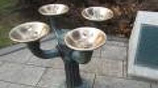 飲み口が４口ある水飲み場