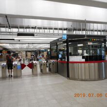 隣接するメトロのベリユーカム駅