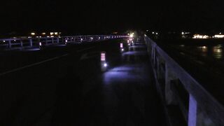 夜は街灯もなく雰囲気は古代。