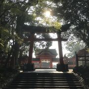 若宮神社を進むと