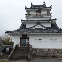 正面から見た杵築城