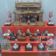 ひいなめぐり会場となっていて雛段の展示もしていました