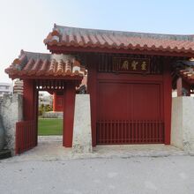 入口の門