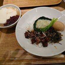 ル―ローハン　と豆花(小豆トッピング）