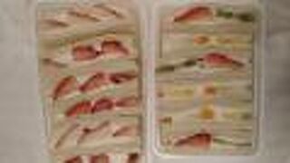 フルーツパーラーの老舗のフルーツサンド