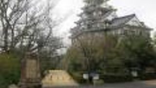 お城の見える公園