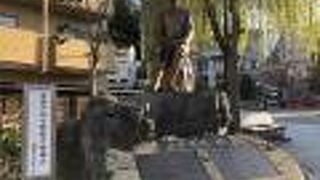 放生園の一角にあります