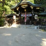 宮本武蔵のゆかりの神社。ほうきの目の玉砂利がきれい。