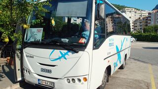 ブドヴァ・バスターミナルからバール行きのバスもスベティ・ステファンに停まります