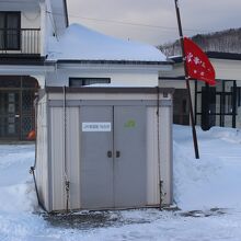 東雲駅の待合室は物置でした