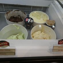 ピスタチオにマカデミアンナッツ味にも惹かれる~