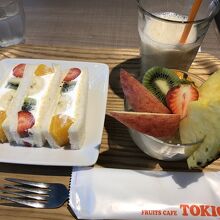 フルーツサンドランチ990円