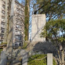 牛島満陸軍大将生い立ちの碑