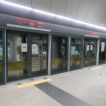 地下鉄９号線、金浦国際空港駅にて