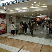 ホワイティノースモールもシャッターが下りている店が、、。