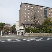 吉田神社の隣