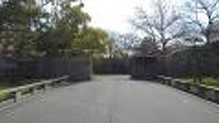 門や櫓はないが