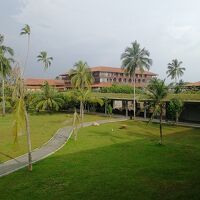 部屋から見たレストラン棟の外観