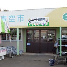 奥行きある店舗