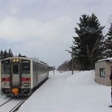 宗谷本線の列車が到着