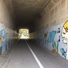 スタートしてすぐの美浜大橋のトンネル