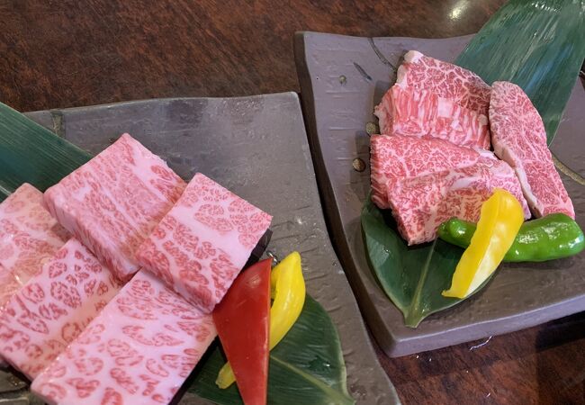 鶴橋駅降りて焼肉店が軒を連ねる所にあるお店