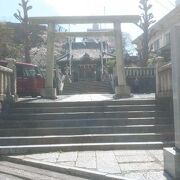 駅近くの落ち着いた雰囲気の神社