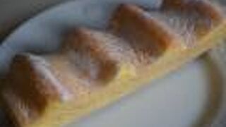 節の付いた塊を縦切りしたその形