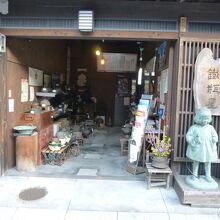 金屋町(千本格子の家並み)