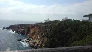 ロマン感じる断崖絶壁