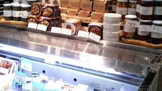 ワインやパスタなどのほかにも和の商品も