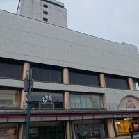 建物は大きいですが、ホテルの名前が小さくてわかりずらい