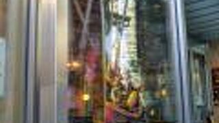 お天気の良い日にはテラス席にて