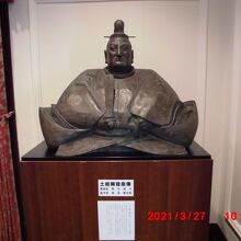 土岐頼稔坐像