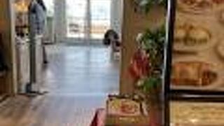 生クリームたっぷりのパンケーキをいただけます